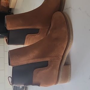 PRICE DROP-AVELLINI - women's boots size 8 - brand new with tags